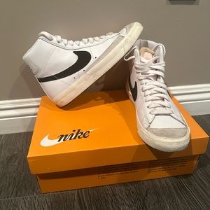 Worn, but still brand new W blazer mid 77’ size 7